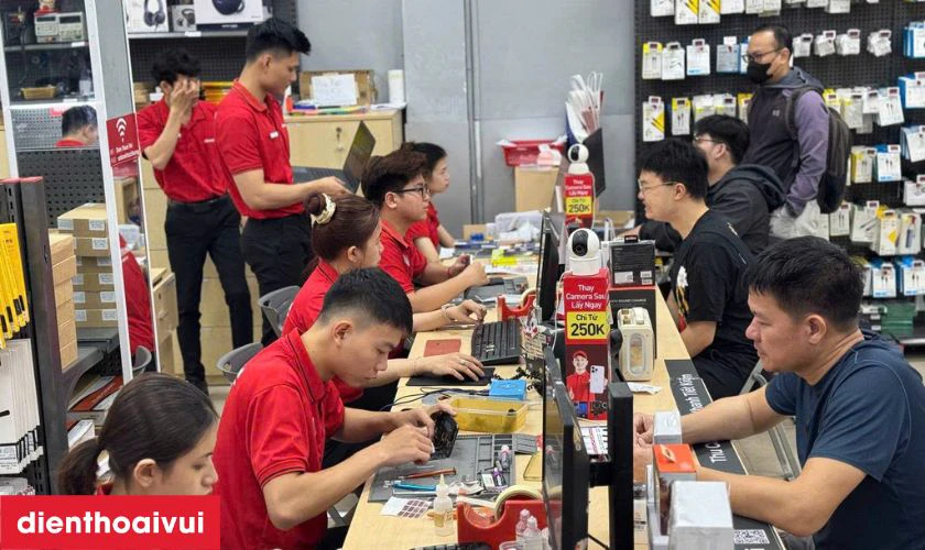Thiết bị sẽ được tháo rời bằng dụng cụ chuyên dụng và ép kính mới
